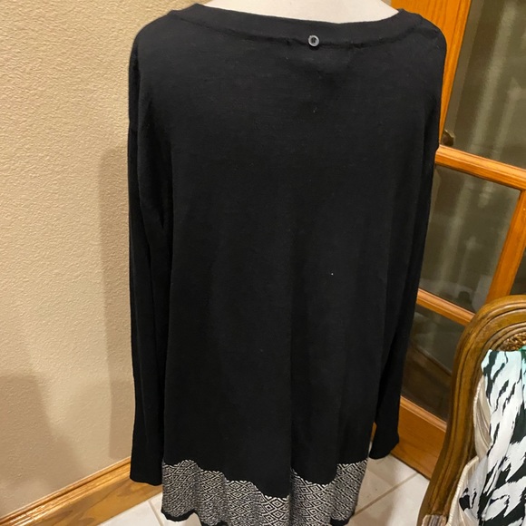 Rebecca Malone black sweater with beautiful contrast at the bottom - Picture 5 of 7